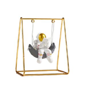 figurine-astronaute-balancoire