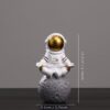 figurine astronaute meditation or