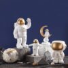figurine lune astronaute