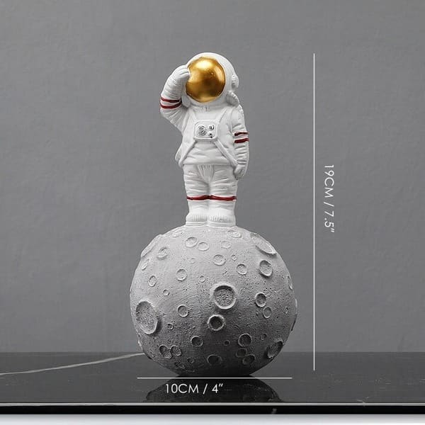 figurine petit astronaute lune or