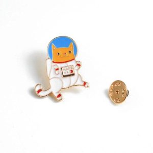pins chat astronaute
